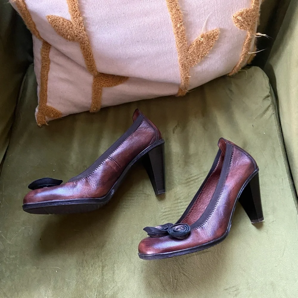Hispanitas genuine chocolate brown buttery leather heels